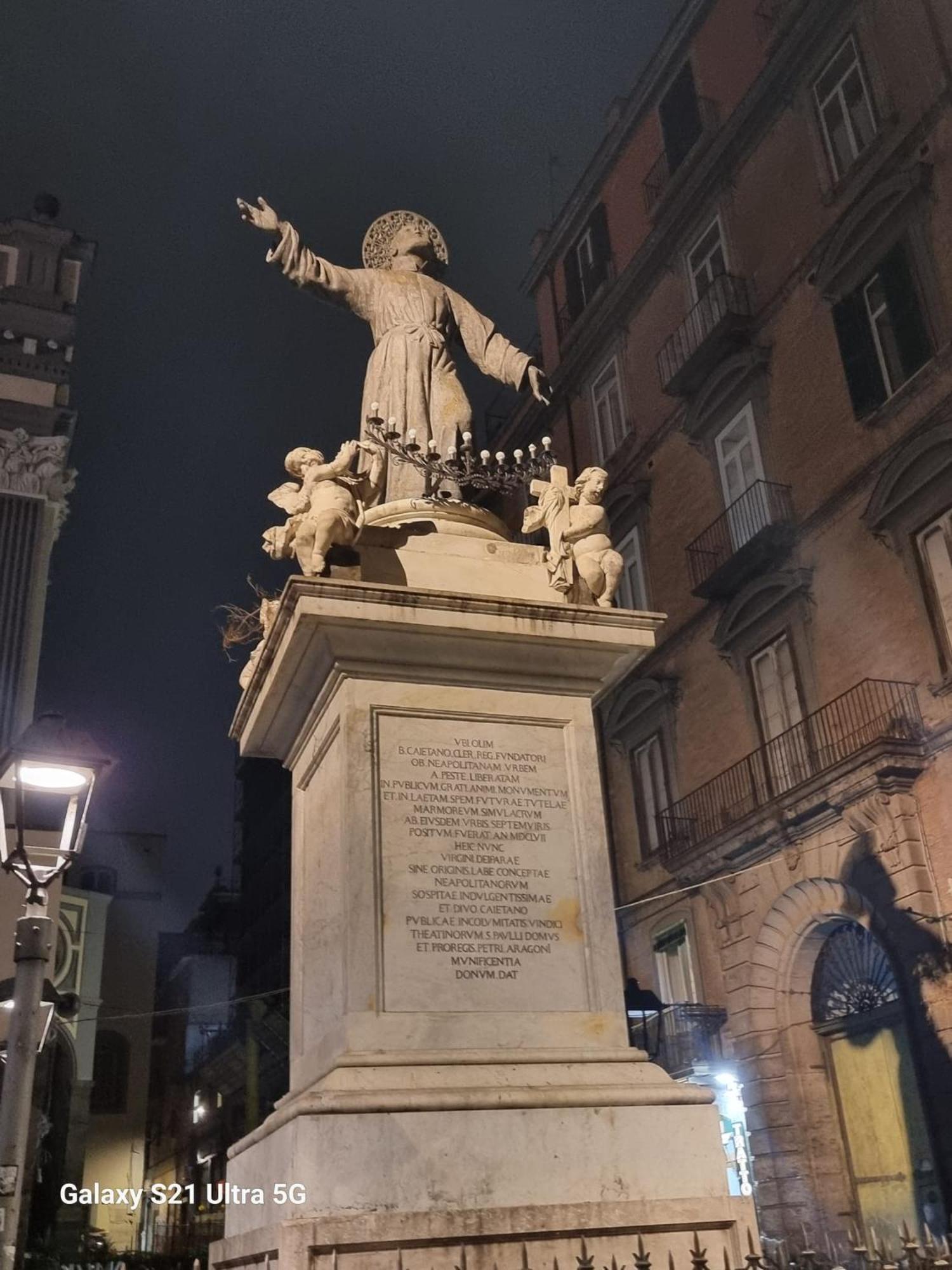 San Petrillo Apartment Napoli Bagian luar foto